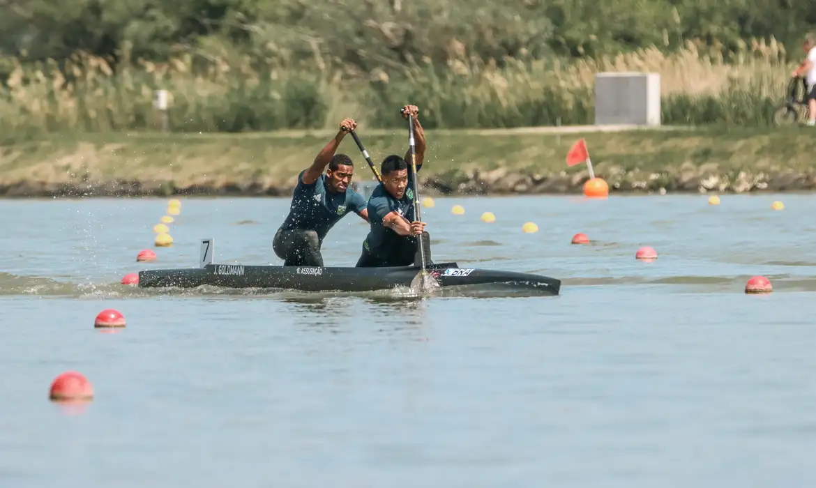 Hungria - 10/05/2026 - Dupla brasileira conquista bronze em etapa da Copa do Mundo de canoagem
Jacky Godmann e Gabriel Assunção vão ao pódio no C2 500m em Svezed, na Hungria. Foto: @braca_paddles
