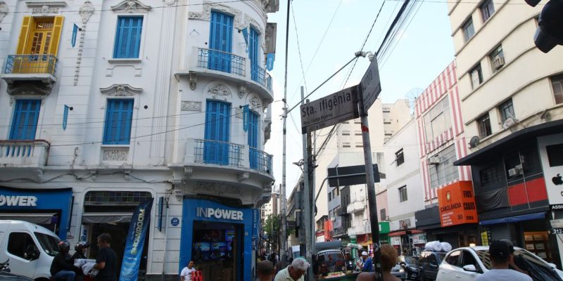 São Paulo (SP), 12/04/2023 - Prédio antigo na esquina da rua Aurora com Santa Ifigênia, no centro da capital. Entidades que realizam trabalhos sociais na região da Cracolândia, no centro da capital paulista, estão pedindo para que o governo federal assuma a implementação de programas para o atendimento dos dependentes químicos que vivem no território. Segundo as entidades, os projetos da prefeitura e do governo do estado de São Paulo não estão dando resultado e acumulam denúncias de violações de direitos humanos. Foto: Rovena Rosa/Agência Brasil