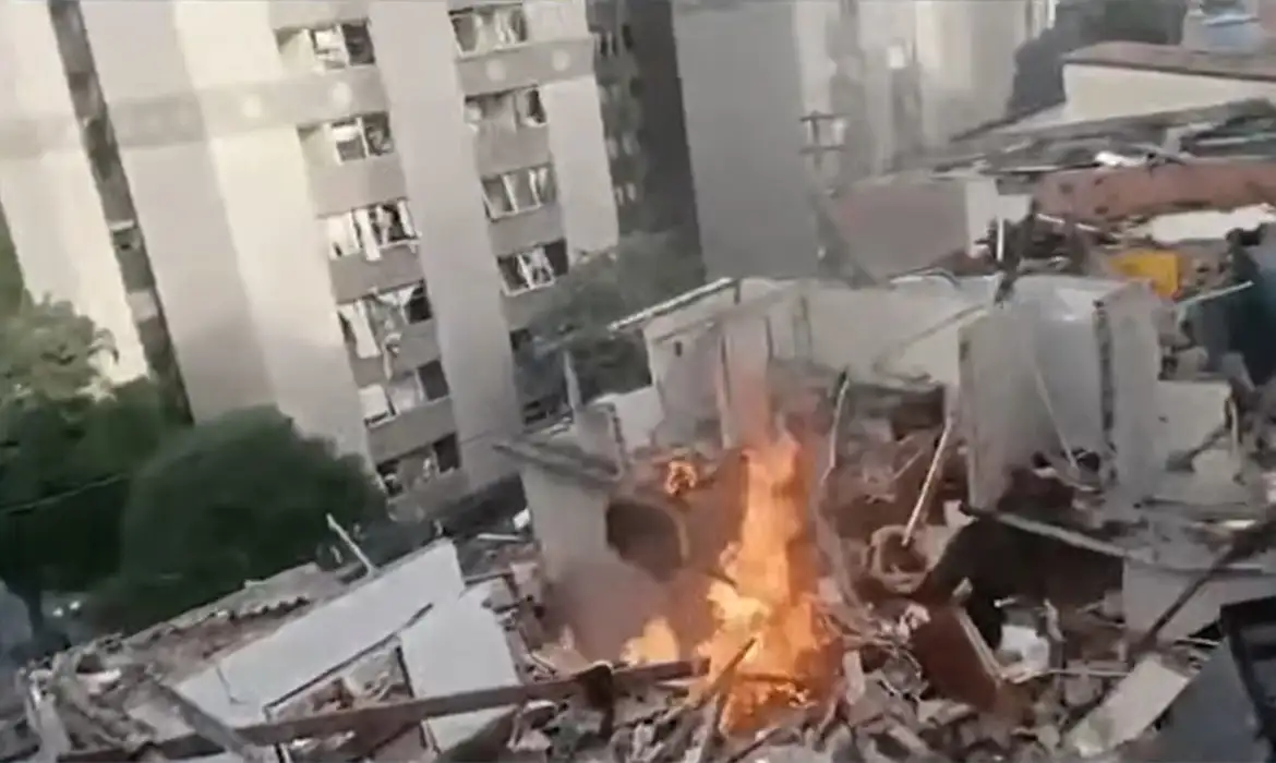 São Paulo (SP), 11/05/2026 - Explosão em casas e apartamentos perto do cruzamento da rua Dr. Benedito de Moraes Leme com a rua Piraúba, no Jaguaré. Frame: TV Brasil