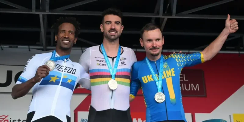 Lauro Chaman é campeão de prova de ciclismo de estrada em etapa da Copa do Mundo - em 1º/05/2026