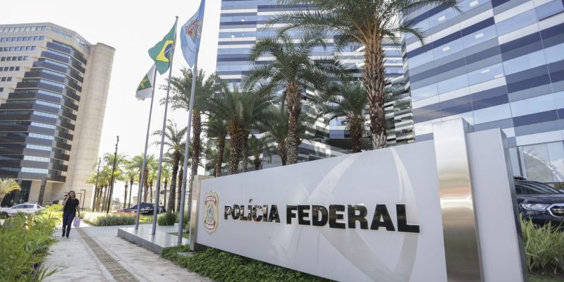 Brasília (DF), 31/08/2023 - Movimentação no prédio sede da Polícia Federal, que ouve Bolsonaro e mais sete envolvidos no caso da venda de joias. Foto: Marcelo Camargo/Agência Brasil