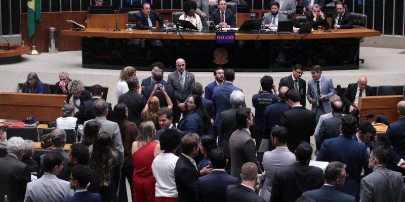 Câmara aprova PEC pelo fim da escala 6x1