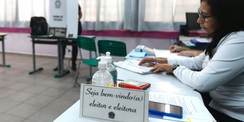 São Paulo (SP) 06/10/2024 - Movimentação de eleitores na 1ª Zona Eleitoral no bairro da  Bela Vista,  EMEF Celson Leite Ribeiro Filho. Foto Paulo Pinto/Agencia Brasil