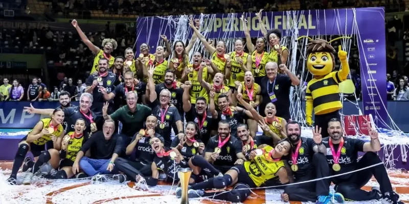 Praia Clube derrota Minas por 3 sets a 0 e conquista Superliga Feminina de vôlei, em 03/05/2026