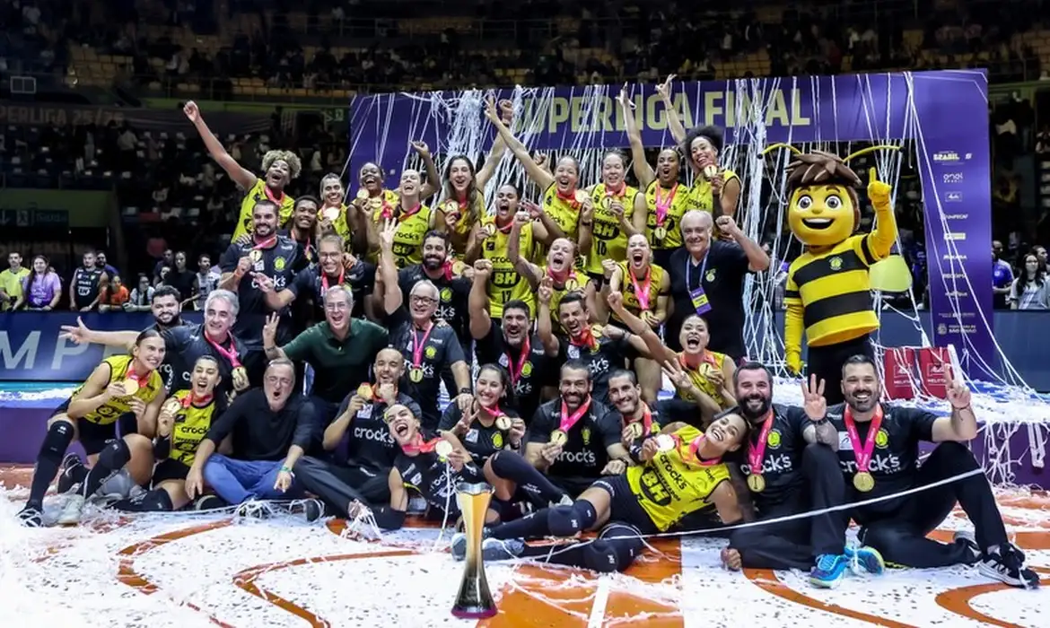 Praia Clube derrota Minas por 3 sets a 0 e conquista Superliga Feminina de vôlei, em 03/05/2026