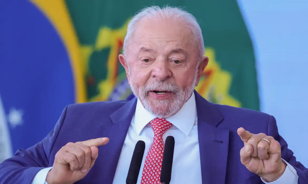 Brasília (DF) 20/05/2026 - Presidente Luiz Inácio Lula da Silva, acompanhado da primeira-dama, Janja Lula da Silva, do presidente do STF, Edson Fachin, e do presidente da Câmara, Hugo Motta, participa da cerimônia de 100 dias do Pacto Nacional Brasil Contra o Feminicídio  Foto: Fabio Rodrigues-Pozzebom/ Agência Brasil
