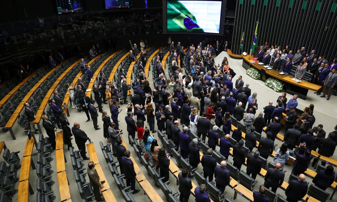 Brasília, DF 02/02/2026 - O presidente do Congresso, senador Davi Alcolumbre, o presidente da Câmara, deputado Hugo Motta, o presidente do STF,  Edson Fachin, e o ministro da Casa Civil, Rui Costa, participam da sessão de reabertura dos trabalhos do Congresso Nacional. Foto: Fabio Rodrigues-Pozzebom