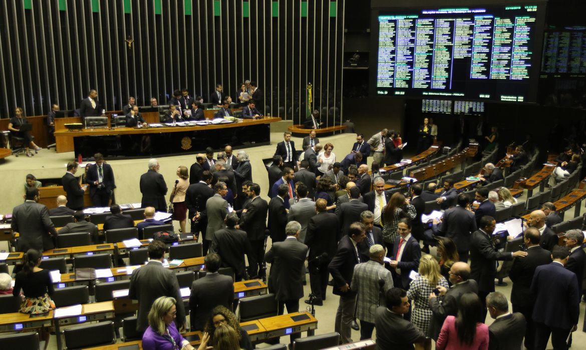 Em sessão presidida pelo 1º vice-presidente da Câmara, deputado Marcos Pereira, o plenário do Congresso Nacional, aprovou crédito para Petrobras e para pagamento por exploração do pré-sal