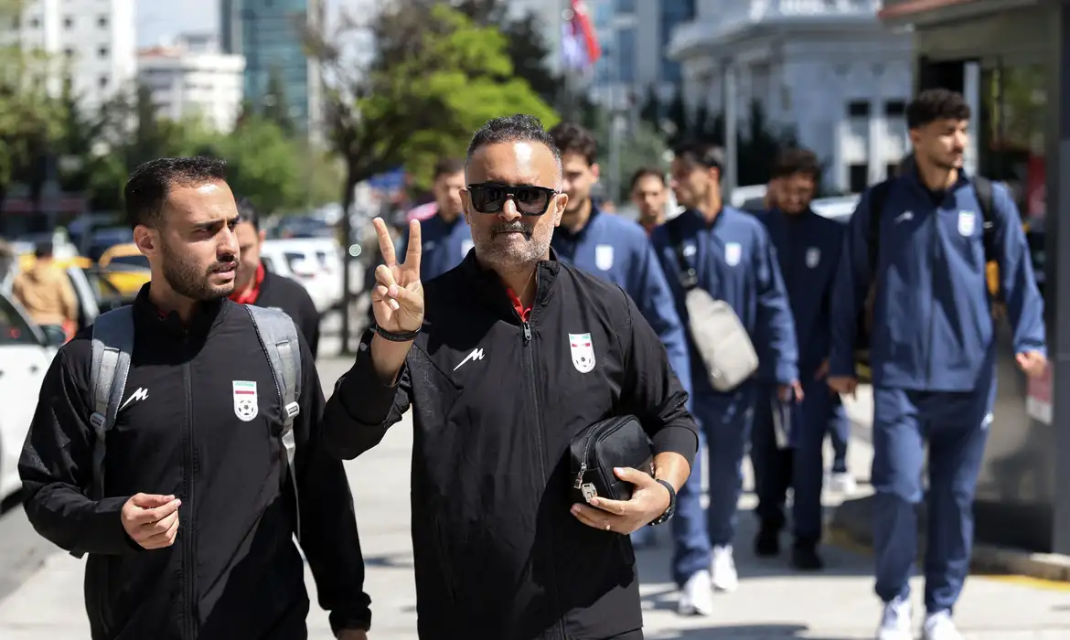 Jogadores e comissão do Irã em Ancara para procedimentos de visto antes da Copa
  21 de maio de 2026      REUTERS/Efekan Akyuz