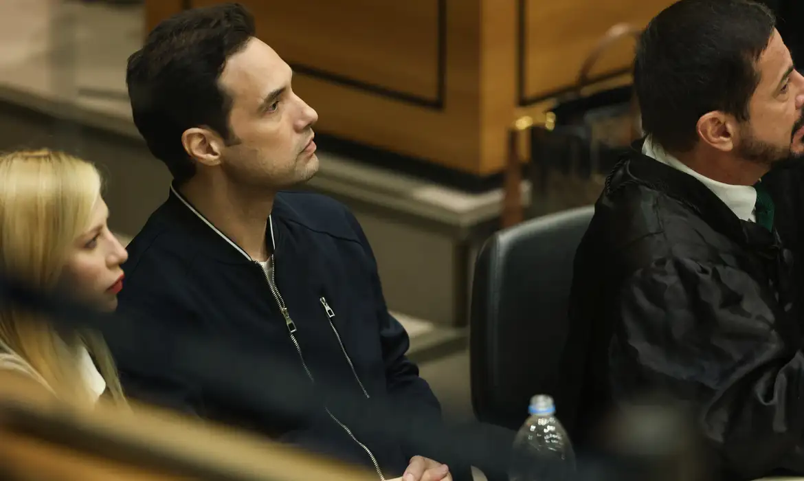 Rio de Janeiro (RJ), 23/03/2026 – O ex-vereador Dr. Jairinho e advogados de defesa durante Tribunal do Júri, no Tribunal de Justiça do Rio de Janeiro, no centro da capital fluminense. Foto: Tomaz Silva/Agência Brasil