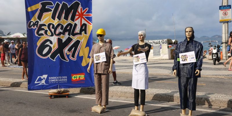 Rio de Janeiro, 01/05/2026 – Ato do 1º de maio no Rio de Janeiro na praia de Copacabana pede fim da escala 6x1, regulamentação dos trabalhadores de aplicativo, combate ao feminicídio e defesa da soberania. Foto: Tomaz Silva/Agência Brasil