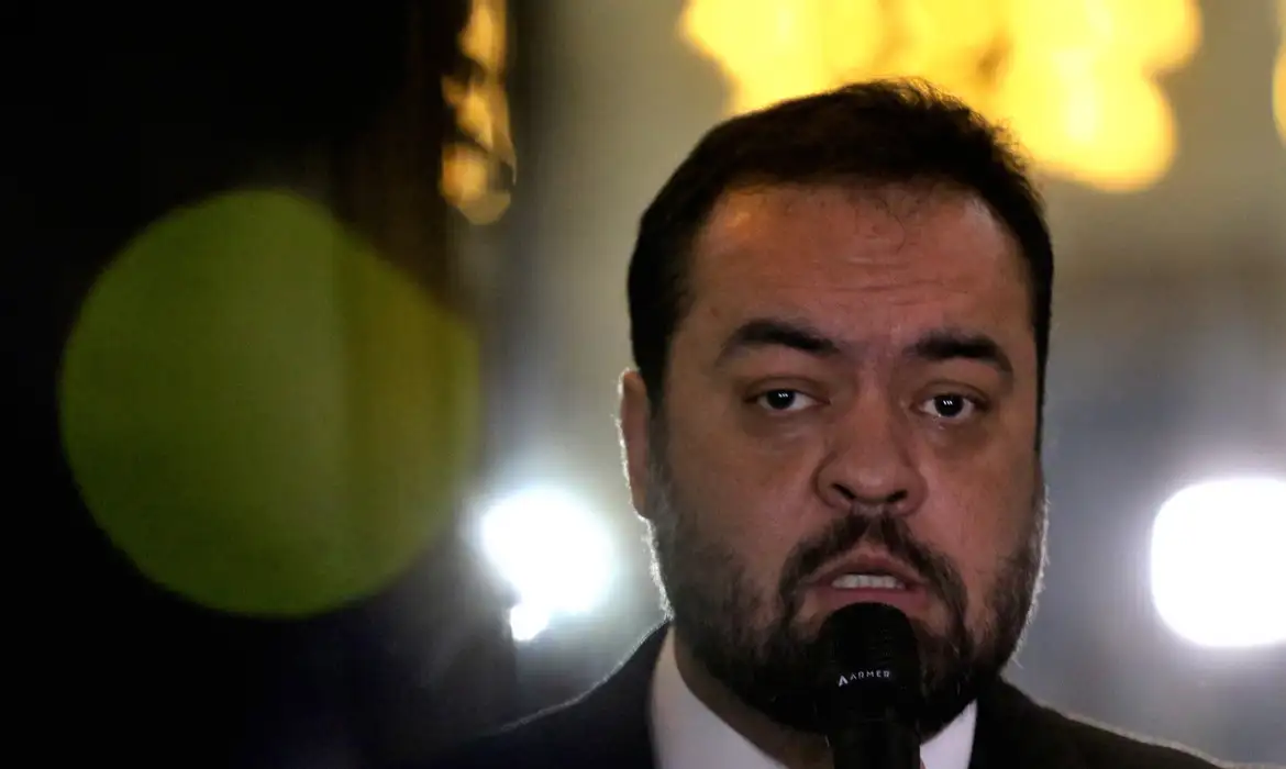 Rio de Janeiro (RJ), 06/10/2023 - O secretário-executivo do ministério da Justiça e Segurança Pública, Ricardo Cappelli, e o governador do Rio de Janeiro, Claudio Castro, falam com a imprensa após reunião no Palácio Guanabara. Foto:Tânia Rêgo/Agência Brasil