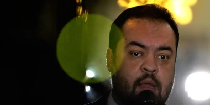 Rio de Janeiro (RJ), 06/10/2023 - O secretário-executivo do ministério da Justiça e Segurança Pública, Ricardo Cappelli, e o governador do Rio de Janeiro, Claudio Castro, falam com a imprensa após reunião no Palácio Guanabara. Foto:Tânia Rêgo/Agência Brasil