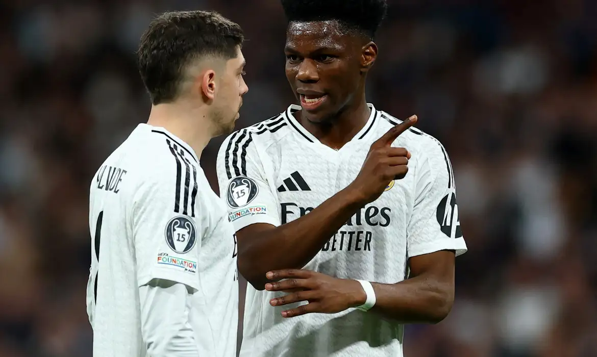FILE PHOTO: Soccer Football - Champions League - Knockout Phase Playoff - Second Leg - Real Madrid v Manchester City - Santiago Bernabeu, Madrid, Spain - February 19, 2025 Real Madrid's Federico Valverde and Aurelien Tchouameni Action Images via Reuters/Matthew Childs/File Photo