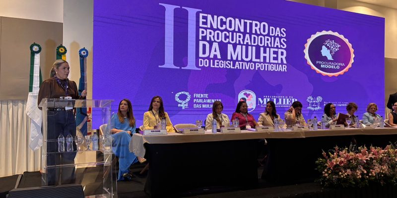 palco com autoridades na solenidade de abertura do encontro