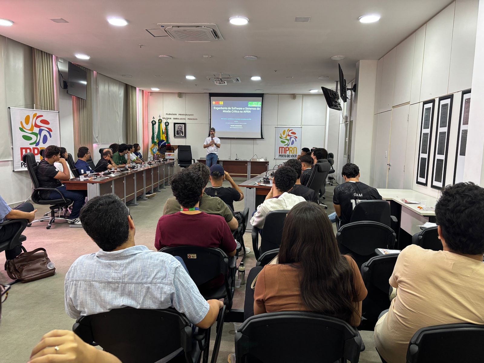 estudantes no plenario d MPRN durante o visita mp