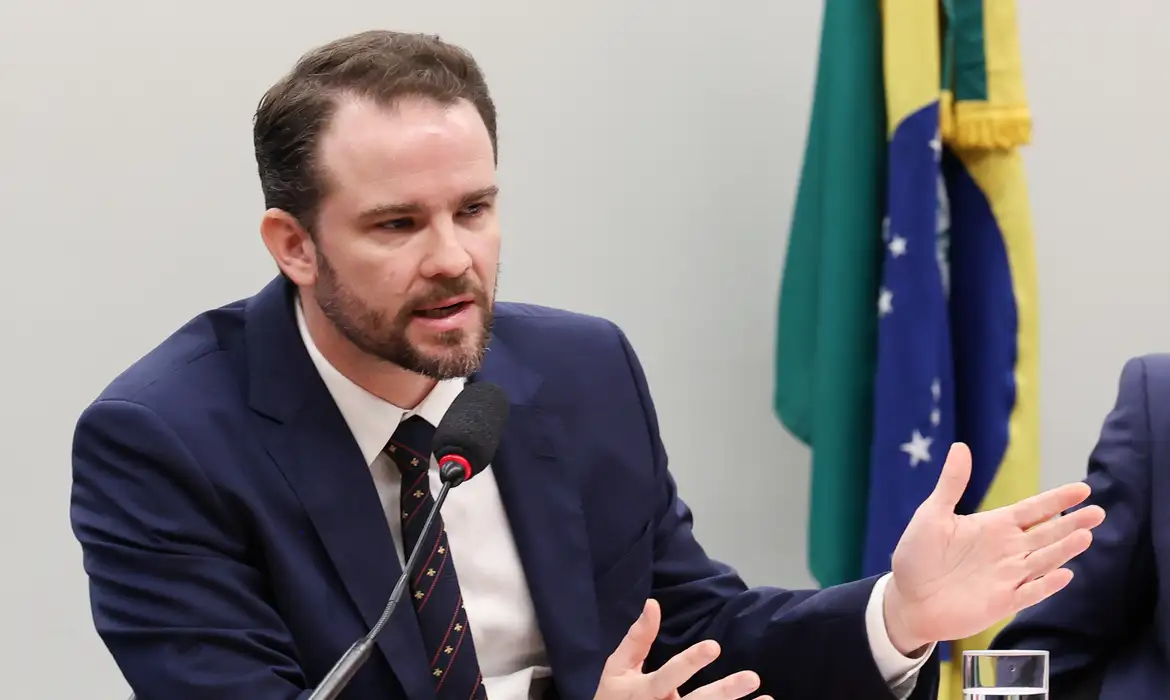 Brasília – DF – 17/06/2026 – O ministro da Fazenda, Dario Durigan, durante audiência pública conjunta promovida pelas comissões de Agricultura, Pecuária, Abastecimento e Desenvolvimento Rural e de Finanças e Tributação da Câmara. Foto Lula Marques/Agência Brasil.