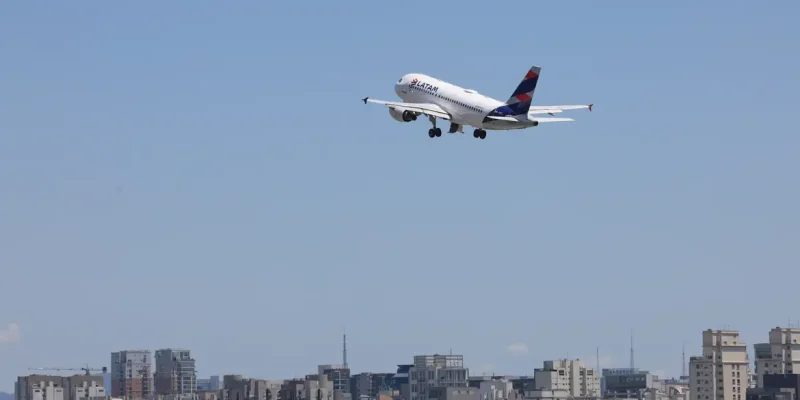 São Paulo (SP), 22/12/2025 - Avião da Latam Airlines decola do Aeroporto de Congonhas. Foto: Rovena Rosa/Agência Brasil