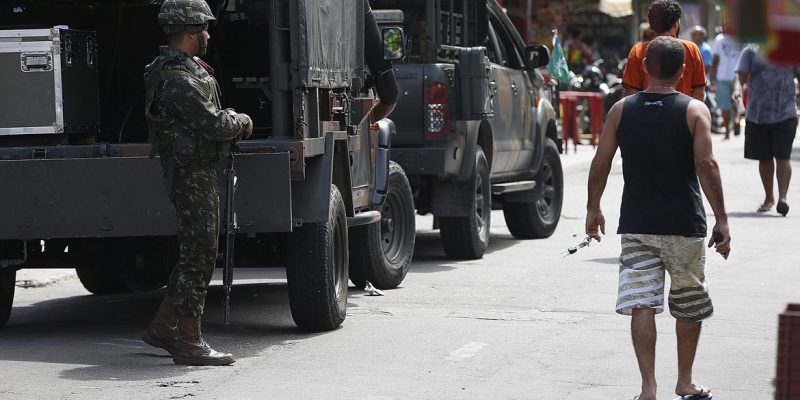 Rio de Janeiro - Exército faz operação no Complexo da Maré, na zona norte do Rio (Tomaz Silva/Agência Brasil)