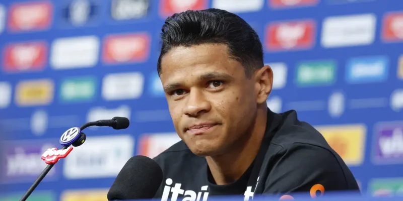 16/06/2026 - O jogador da seleção brasileira de futebol, Douglas Santos, durante entrevista coletiva.  Rafael Ribeiro/CBF