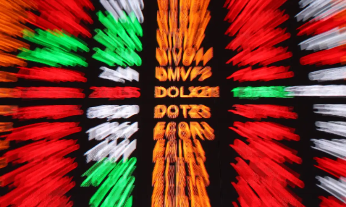 Currency exchange rate of the U.S. dollar is seen on an electronic board as a man points at it on the floor of Brazil's B3 Stock Exchange in Sao Paulo, Brazil October 19, 2021. Picture taken with zoom burst. REUTERS/Amanda Perobelli