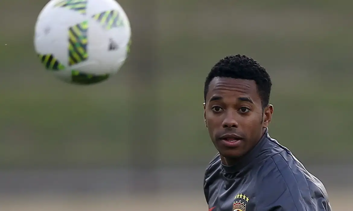 Atacante Robinho durante treino do Guangzhou Evergrande
15/12/2015
REUTERS/Toru Hanai