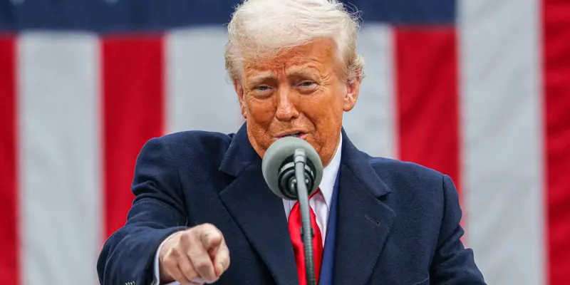 U.S. President Donald Trump delivers remarks on tariffs in the Rose Garden at the White House in Washington, D.C., U.S., April 2, 2025. REUTERS/Carlos Barria