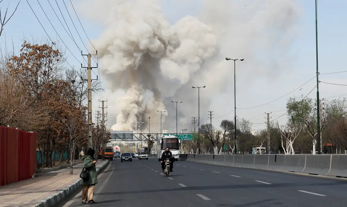 Fumaça em Teerã
 5/3/2026   Majid Asgaripour/WANA (West Asia News Agency) via REUTERS