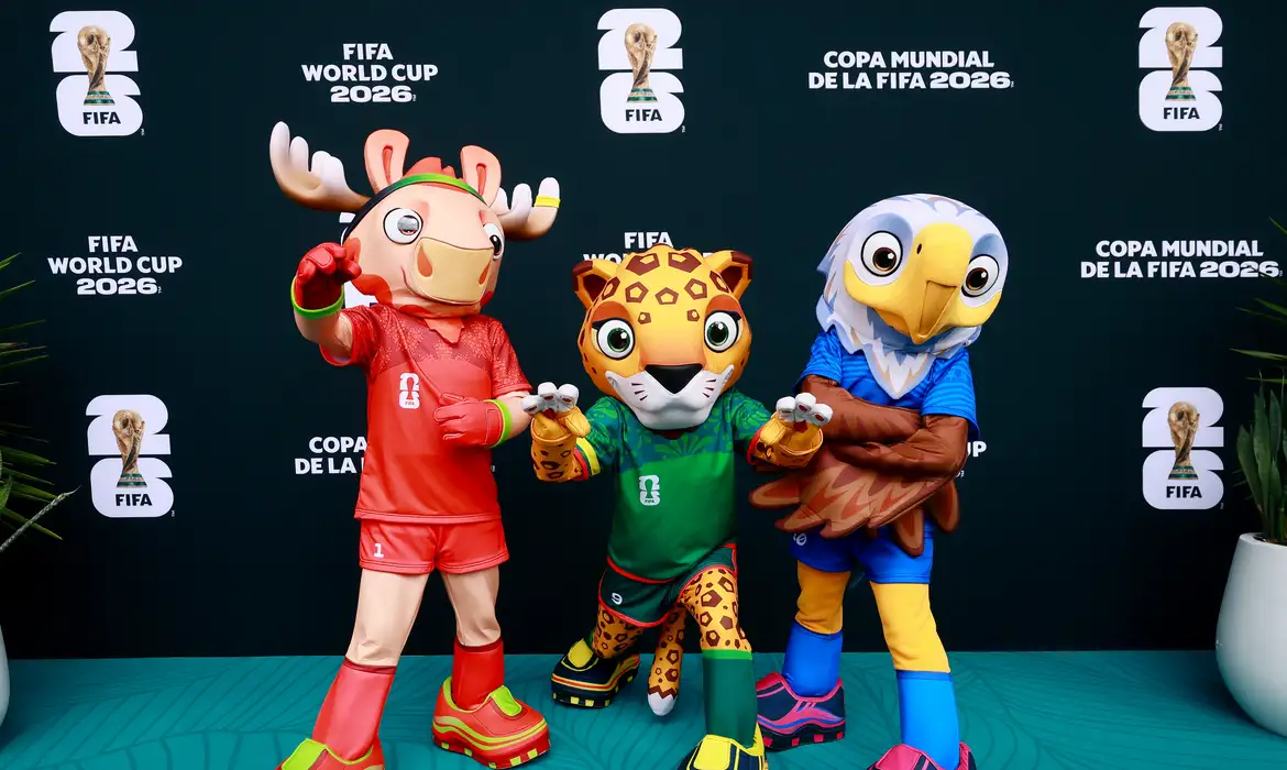 Soccer Football - FIFA World Cup 2026 - Group A - Mexico v South Africa - Estadio Azteca, Mexico City, Mexico - June 11, 2026 The FIFA World Cup 2026 mascots Maple, Zayu, and Clutch pose for a picture before the match REUTERS/Eloisa Sanchez