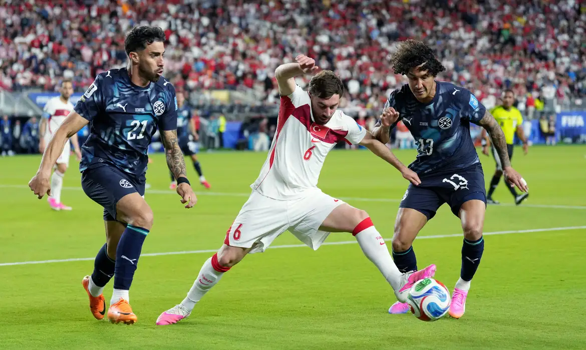 Soccer Football - FIFA World Cup 2026 - Group D - Turkey v Paraguay - San Francisco Bay Area Stadium, Santa Clara, California, U.S. - June 19, 2026
Turkey's Orkun Kokcu in action with Paraguay's Gabriel Avalos and Jose Canale IMAGN IMAGES via Reuters/Darren Yamashita