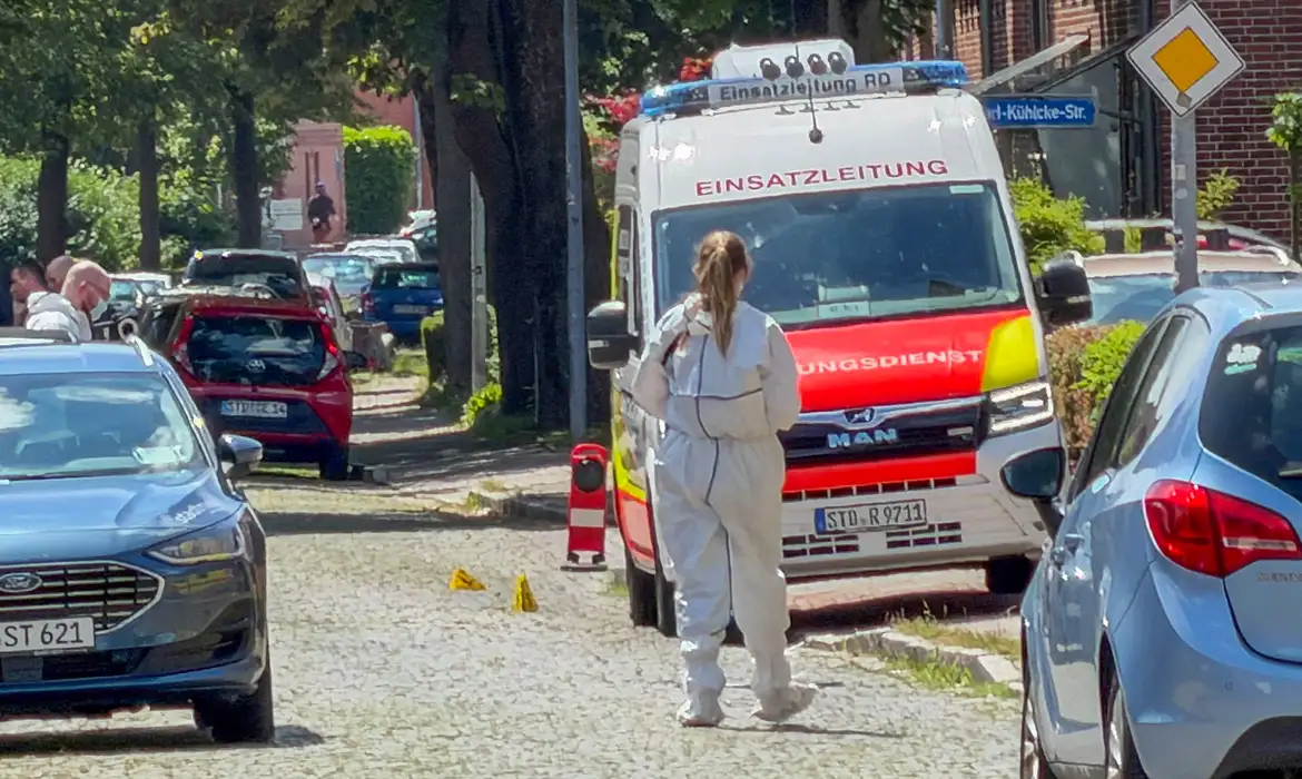 A member of emergency services works at the scene of what the police said was a deadly shooting in the town of Stade, Germany, June 29, 2026.   NEWS5 via REUTERS    THIS IMAGE HAS BEEN SUPPLIED BY A THIRD PARTY