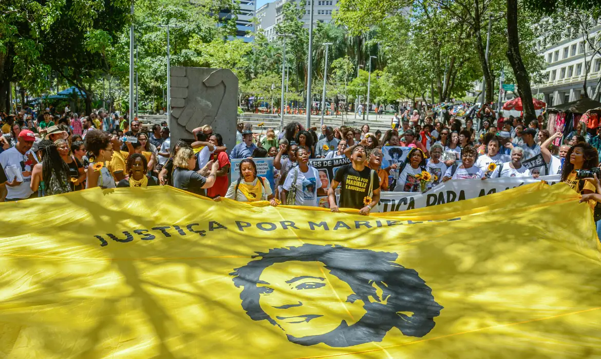 Rio de Janeiro (RJ) - 26/12/2024 -100 fotos melhores de 2024, retrospectiva - Foto feita em 14/03/2024 – Ato por Justiça marca os seis anos do assassinato de Marielle Franco, no centro do Rio de Janeiro. Foto: Tomaz Silva/Agência Brasil