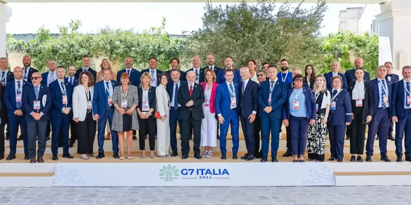 Legenda:
Itália - 15.06.2024 - Presidente da República, Luiz Inácio Lula da Silva, recebe homenagem dos trabalhadores do G7, no Hotel Borgo Egnazia. Puglia – Itália
Foto: Ricardo Stuckert / PR