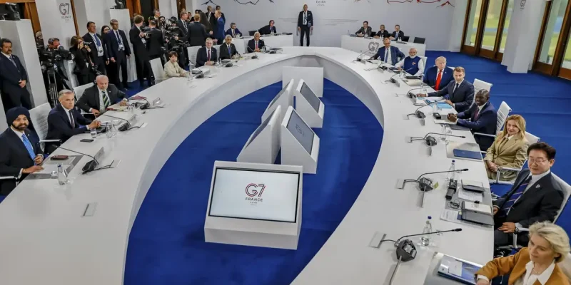 16.06.2026 - Presidente da República, Luiz Inácio Lula da Silva, durante reunião ampliada do G7 sobre o tema “Firmar novas parcerias e reconstruir a solidariedade internacional”, em Évian-les-Bains - França.
 
Foto: Ricardo Stuckert / PR