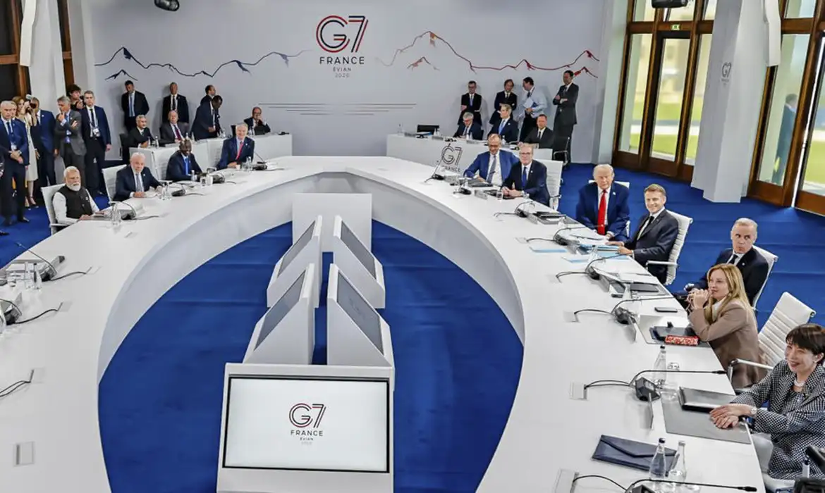 17.06.2026 - Presidente da República, Luiz Inácio Lula da Silva, durante reunião ampliada do G7 sobre o tema “​Relançar um crescimento econômico equilibrado, compartilhado e sustentável, em benefício de todos”, em Évian-les-Bains - França.
 
Foto: Ricardo Stuckert / PR