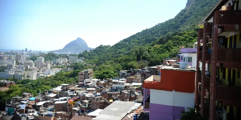 Rio de Janeiro - Oficiais da Força Nacional do Haiti passaram a tarde de hoje (30) conhecendo de perto o trabalho de uma Unidade de Polícia Pacificadora (UPP). Na Favela Dona Marta, na zona sul do Rio de Janeiro, cinco policiais visitaram a