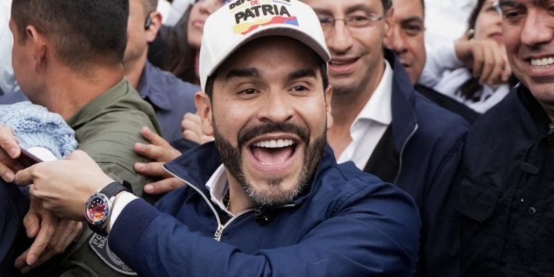 Colombian lawyer and right-wing presidential candidate Abelardo de la Espriella reacts as he attends a campaign event in Bogota, Colombia, May 7, 2026. REUTERS/Nathalia Angarita