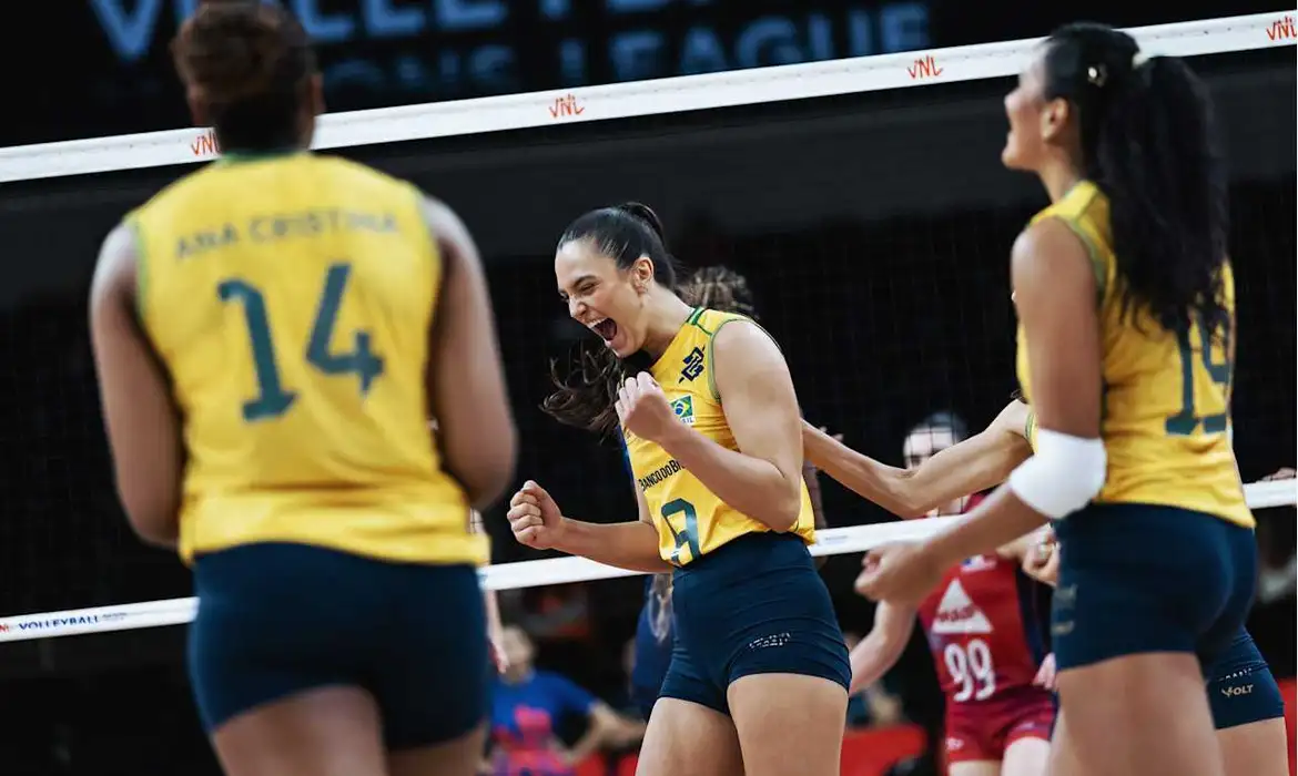 Brasil vence França na segunda semana da Liga das Nações Feminina de vôlei, em 17/06/2026