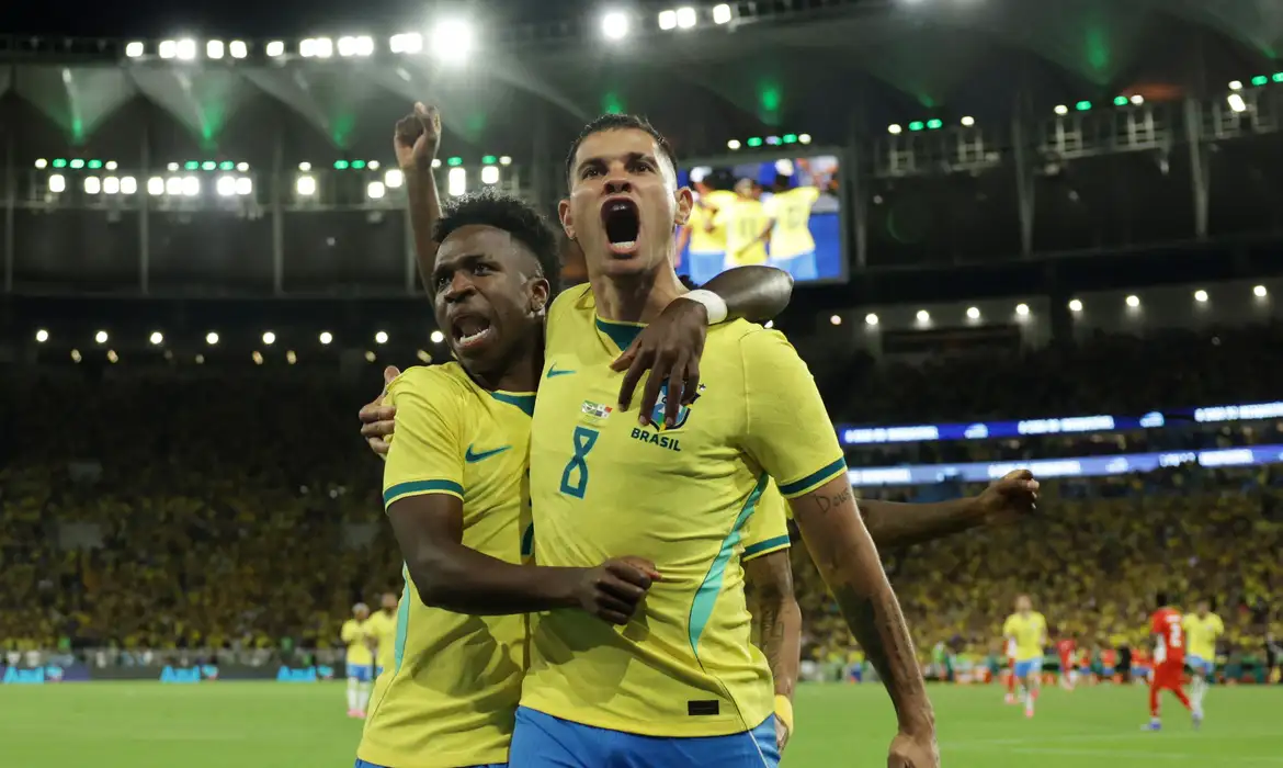 Bruno Guimarães e Vinícius Jr celebram gol do Brasil contra o Panamá
  31 de maio de 2026      REUTERS/Ricardo Moraes