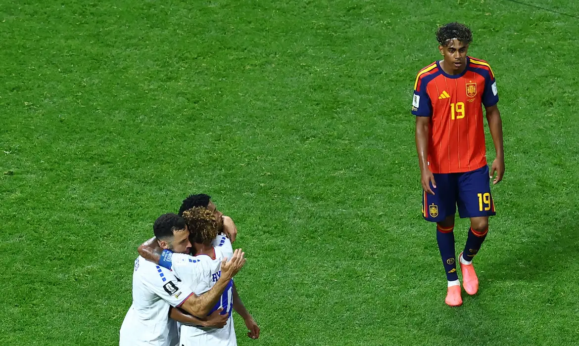 Soccer Football - FIFA World Cup 2026 - Group H - Spain v Cape Verde - Atlanta Stadium, Atlanta, Georgia, U.S. - June 15, 2026 Cape Verde's Pico Lopes, Ryan Mendes and Joao Paulo celebrate as Spain's Lamine Yamal looks dejected after the match REUTERS/Bernadett Szabo