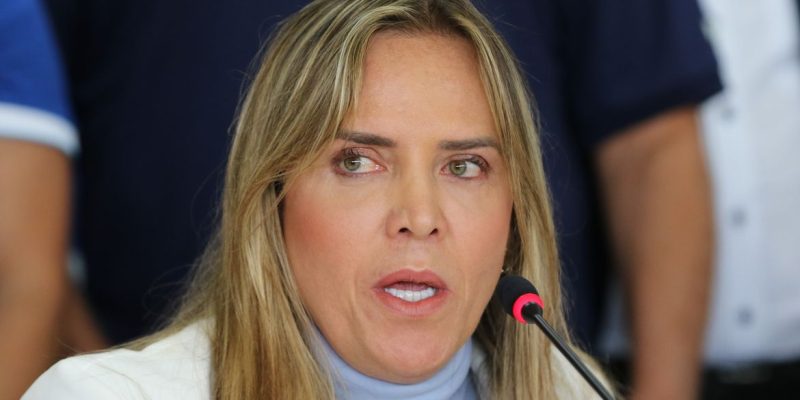 A governadora interina do Distrito Federal, Celina Leão,faz declaração à imprensa, para anunciar a criação de um grupo para restabelecimento da ordem na capital federal, após as invasões e depredações nos prédios do Congresso Nacional, Planalto e STF