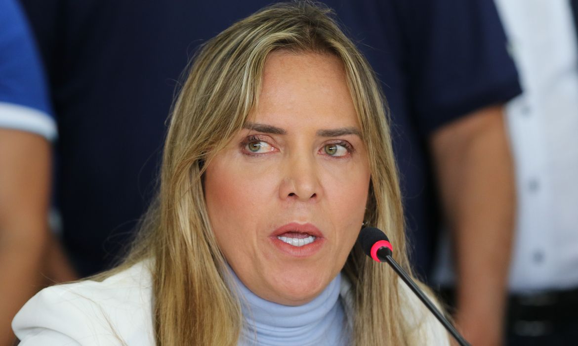 A governadora interina do Distrito Federal, Celina Leão,faz declaração à imprensa, para anunciar a criação de um grupo para restabelecimento da ordem na capital federal, após as invasões e depredações nos prédios do Congresso Nacional, Planalto e STF
