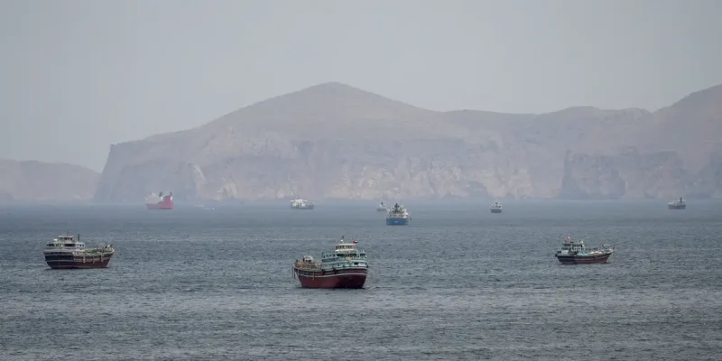 Navios e embarcações no Estreito de Ormuz
 22 de abril de 2026     REUTERS/Stringer