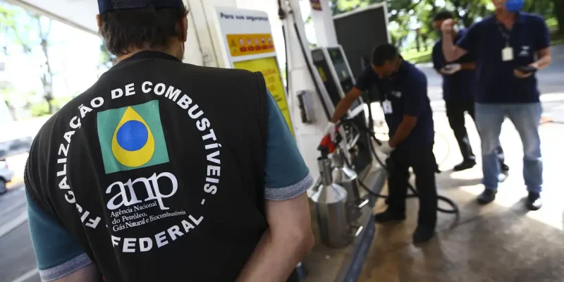 Força-tarefa integrada pela Agência Nacional do Petróleo, Gás Natural e Biocombustíveis (ANP), Procon e Inmetro fiscaliza postos revendedores de combustíveis em Brasília.