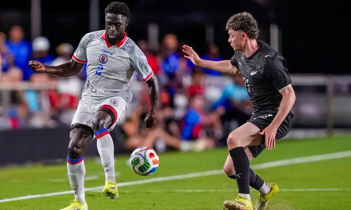 Carlens Arcus, do Haiti, e Elijah Just, da Nova Zelândia, em amistoso
2 de junho de 2026      Jeff Romance-Imagn Images