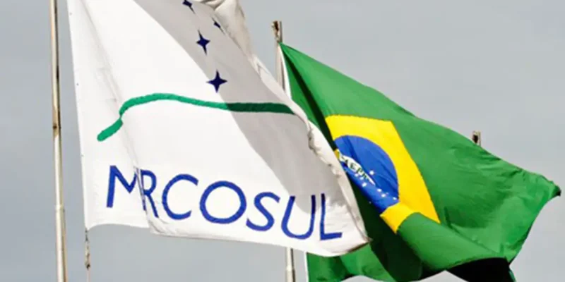 Brasília (DF), 30/06/2026 - FOTO DE ARQUIVO - Bandeiras do Brasil e do Mercosul. Foto: Leopoldo Silva/Agência Senado