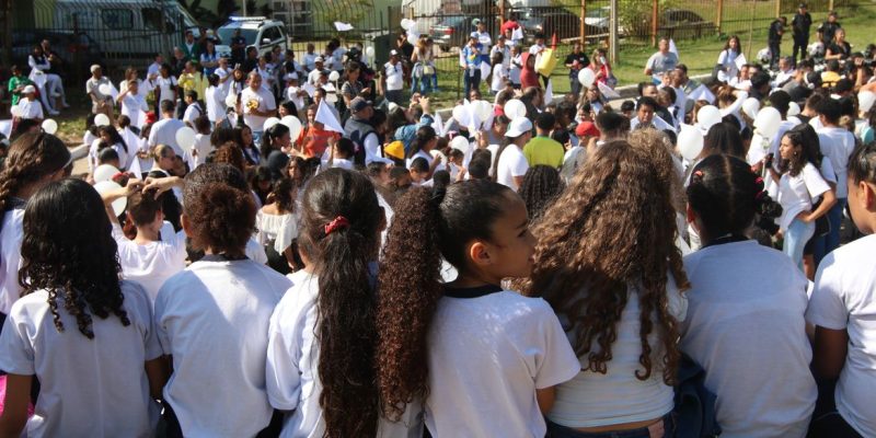 São Paulo (SP), 20-04-2023 - Caminhada pela paz, organizada pela Escola Municipal de Ensino Fundamental - EMEF Perimetral, em Paraisópolis. Foto: Rovena Rosa/Agência Brasil