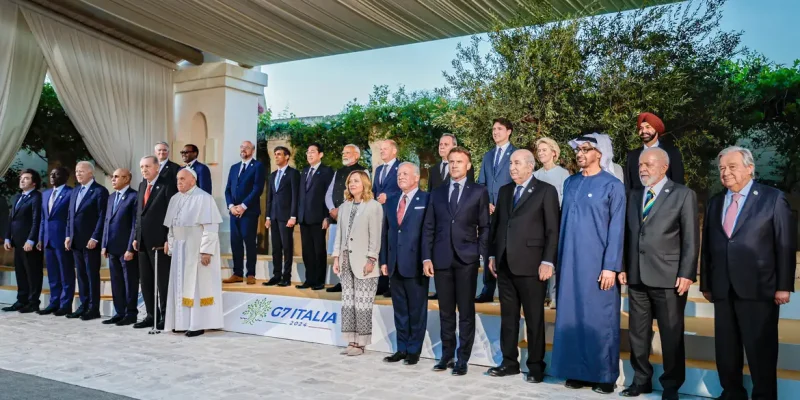 14.06.2024. Puglia- Itália - Presidente da República, Luiz Inácio Lula da Silva, posa para a fotografia oficial da reunião do G7, ao lado dos Chefes de Estado e de Governo dos países do segmento externo da Cúpula do G7 e os representantes de organizações internacionais convidadas, no Hotel Borgo Egnazia.
Foto: Ricardo Stuckert / PR