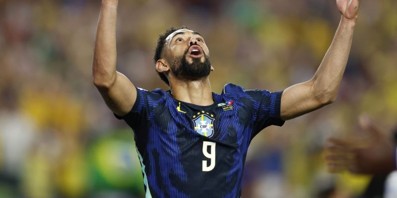 Atacante ficou fora da edição passada na lista final, mas deu a volta por cima e foi decisivo, com dois gols, na 1ª vez atuando como titular em um Mundial. Camisa 9 destacou clima de união do grupo brasileiro e como ambiente ajuda a superar os desafios.