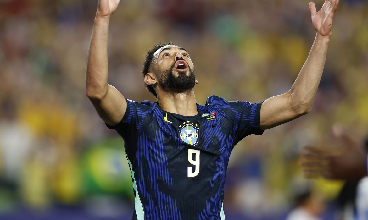 Atacante ficou fora da edição passada na lista final, mas deu a volta por cima e foi decisivo, com dois gols, na 1ª vez atuando como titular em um Mundial. Camisa 9 destacou clima de união do grupo brasileiro e como ambiente ajuda a superar os desafios.